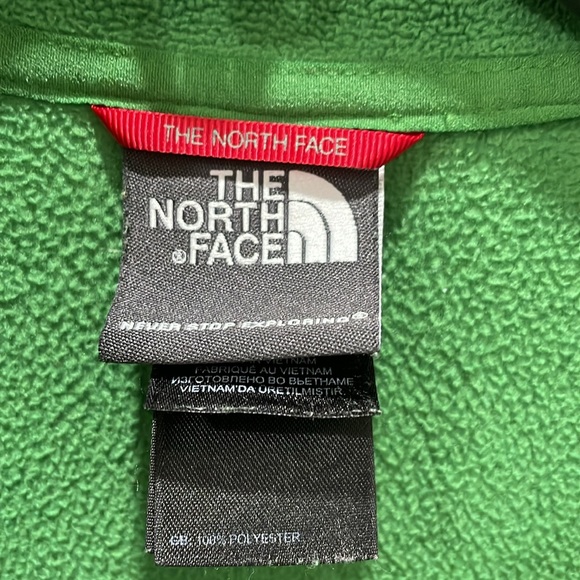 The North Face | Men's Green 1/4 Zip Lightweight Fleece Pullover - Picture 4 of 6